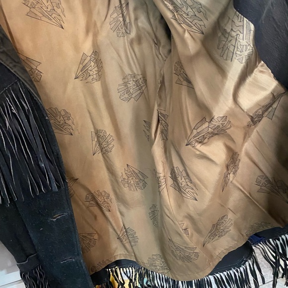 Fringed Brown suede jacket. Size M (best guess). EUC. Vintage from the 70s. - Picture 5 of 6